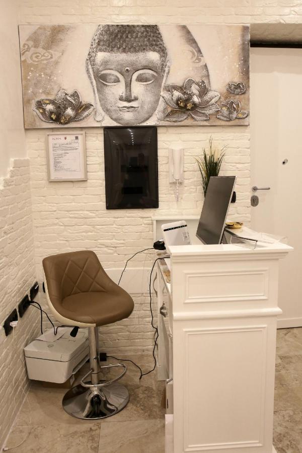 Jadore Monic Gasthuis
